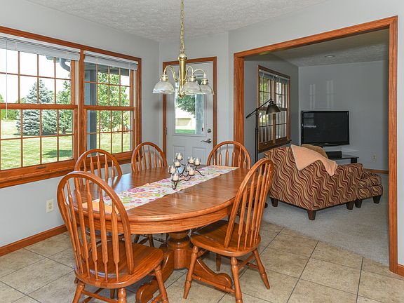 5th image of 2310 Natalie Ln