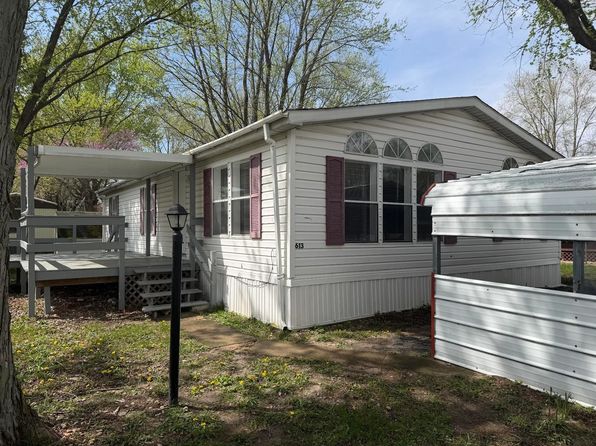 613 Carriage Lane Est