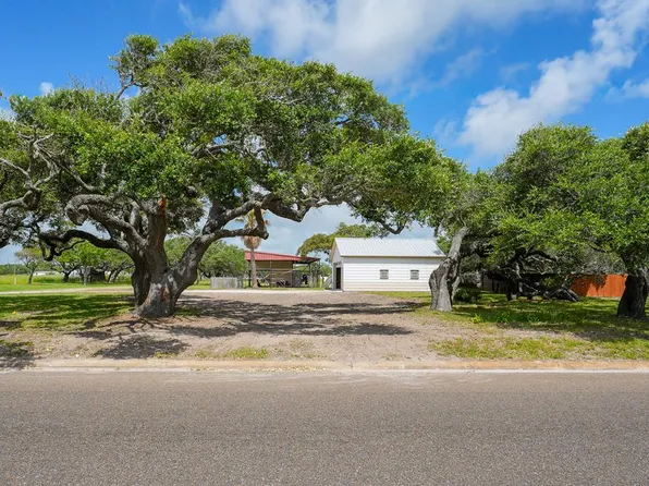 1229 S Church St, Rockport, TX 78382