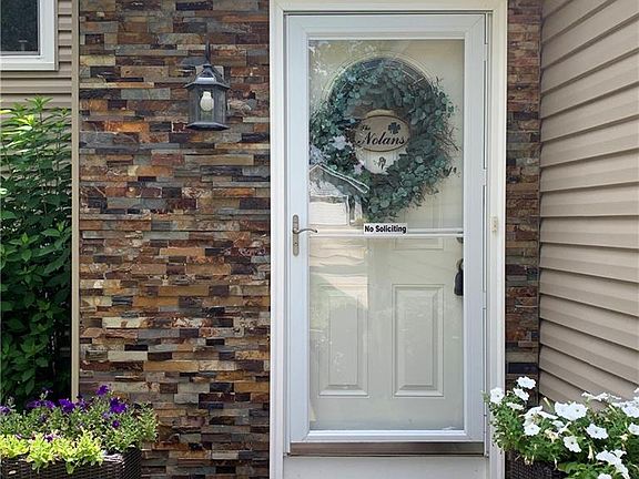 3rd image of 1042 Brookfield Dr