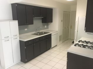 821 Wellington Ave #B, Elk Grove Village, IL 60007