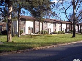 2 Maple Ct, Selden, NY 11784