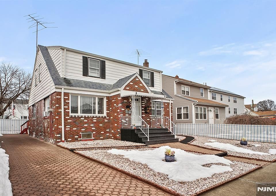 1st image of 68 Kipp Pl