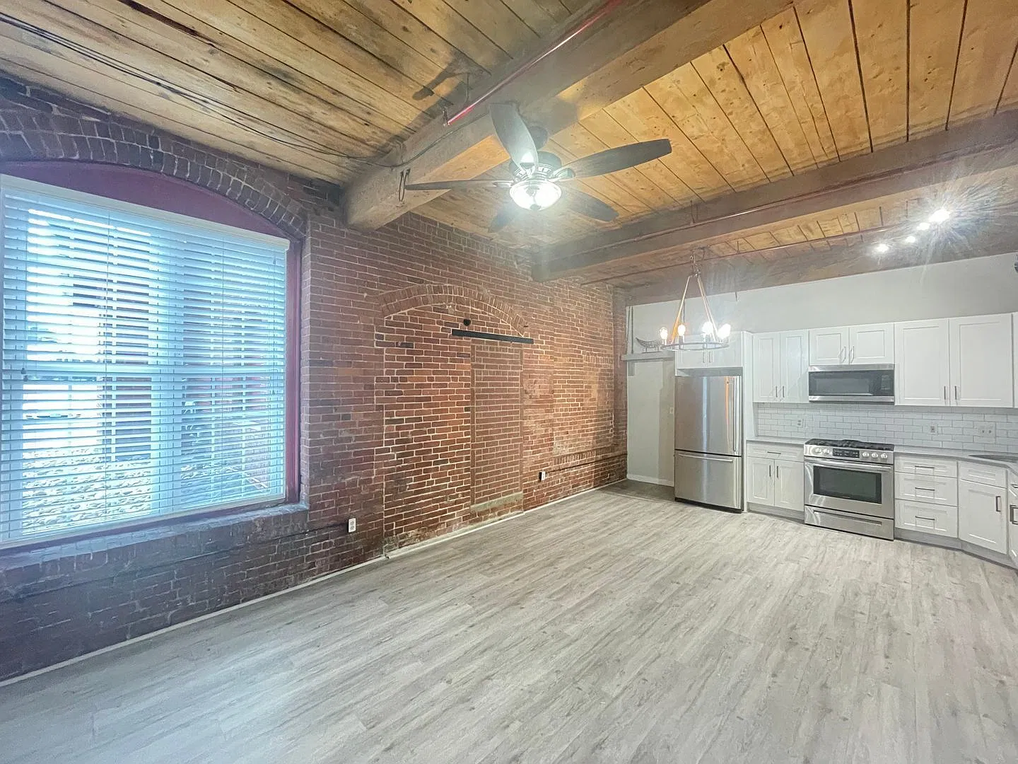 2 bed, 1.0 bath, 800 sqft, $1,750 — Photo 2
