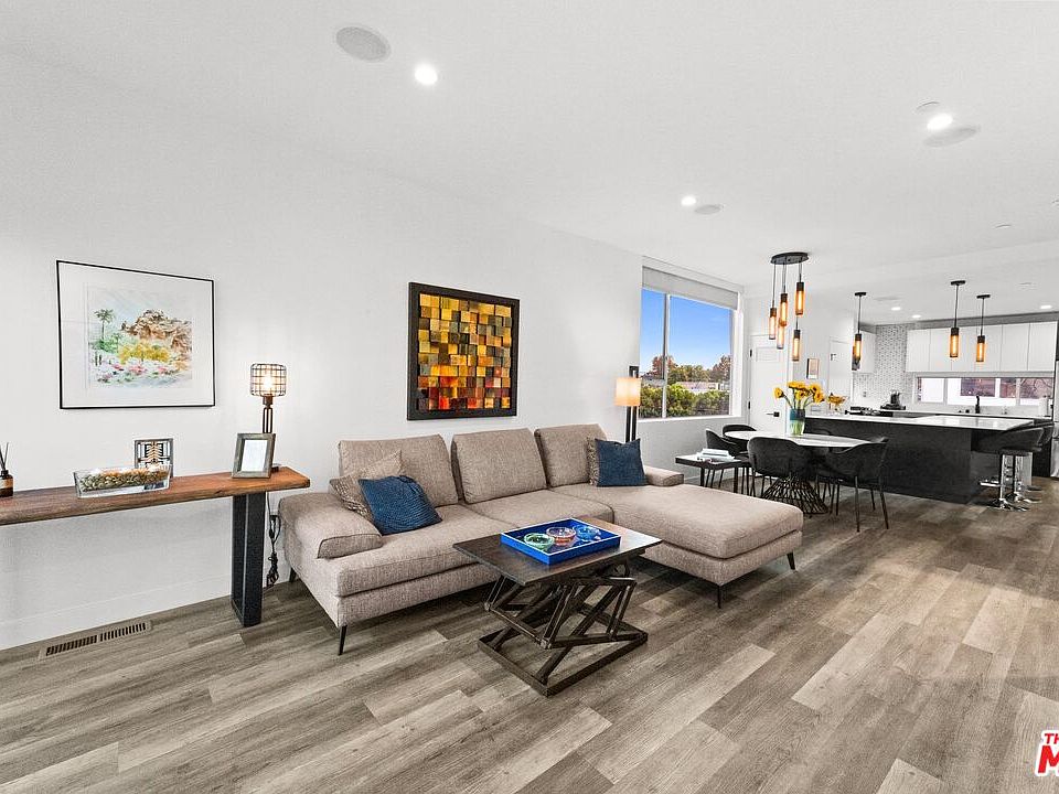 1st image of 421 1/2 S Wilton Pl