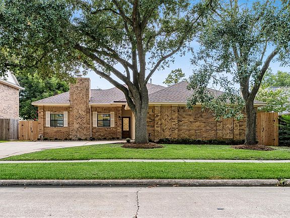 2nd image of 210 Mill Trail Dr