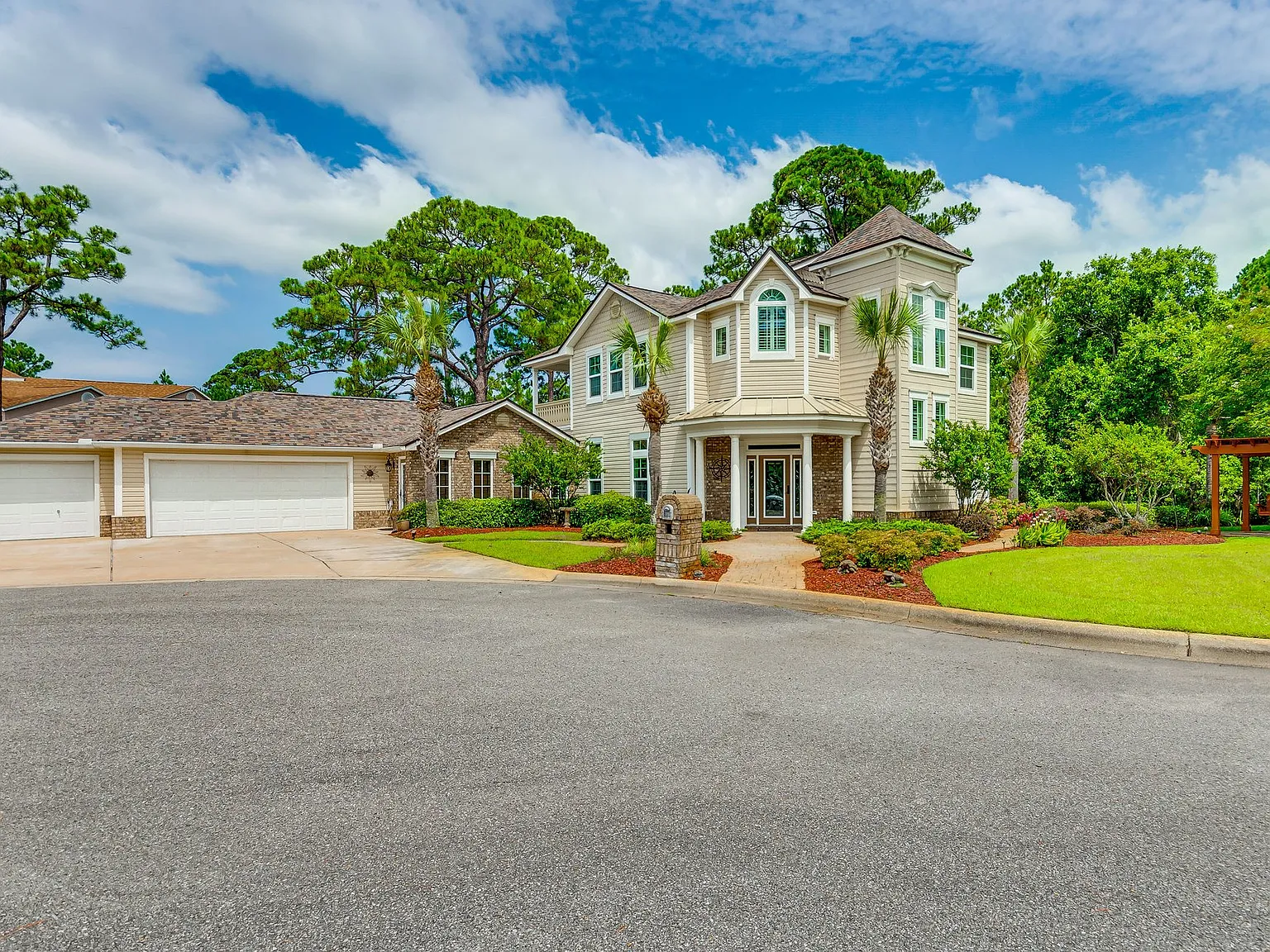 5 bed, 3.5 bath, 2782 sqft, $4,825 — Photo 4