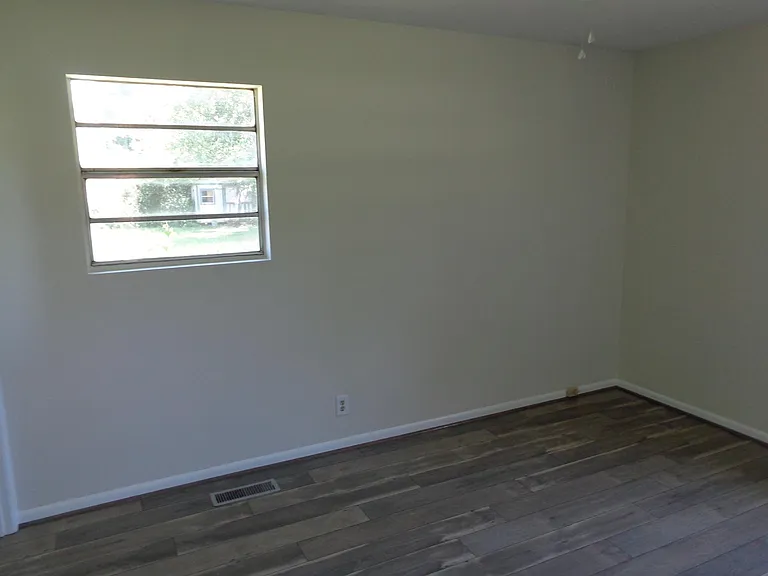 217 Patricia Rd — Photo 7