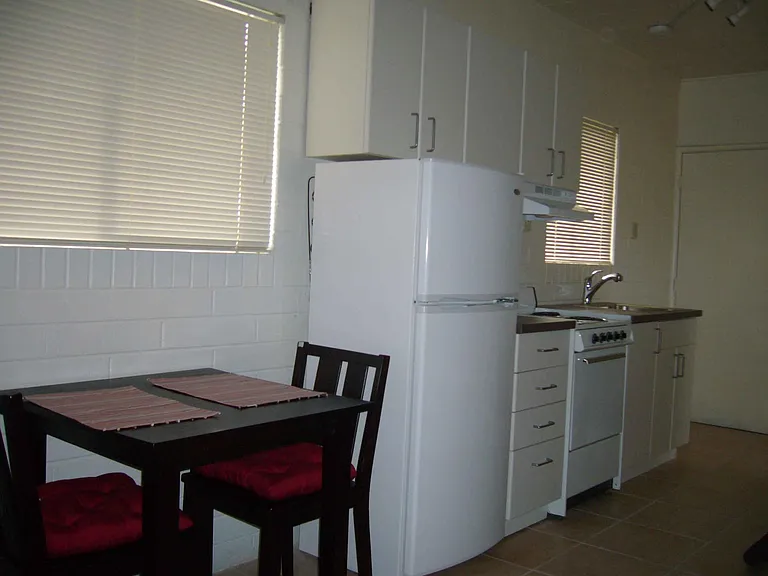 916 N Bryant Ave — Photo 3