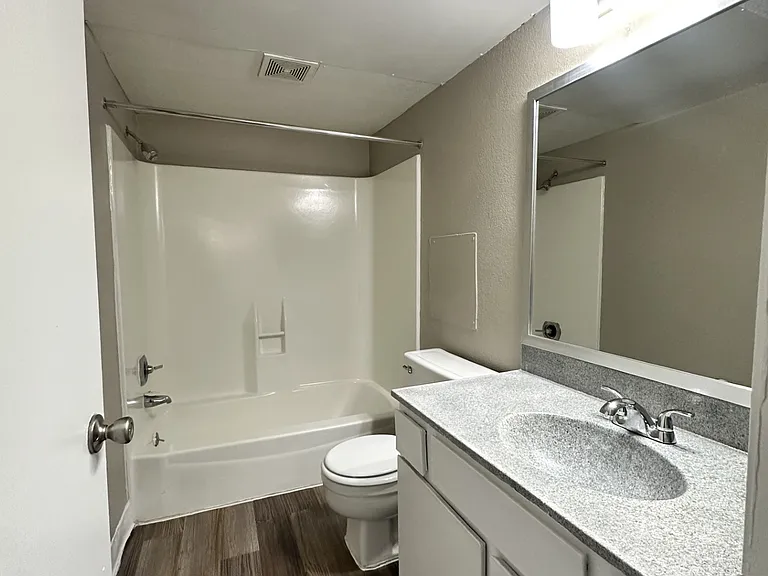 La Estancia Apartments — Photo 29
