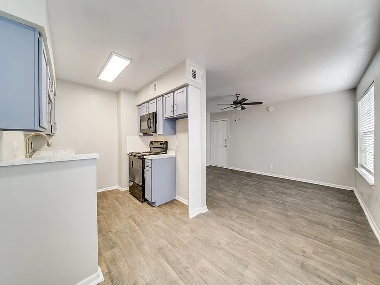 The Oaks Apartments At Medical Center — Photo 60