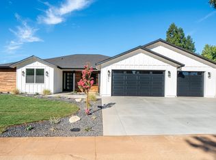 4870 Dandelion Dr, Redding, CA 96002