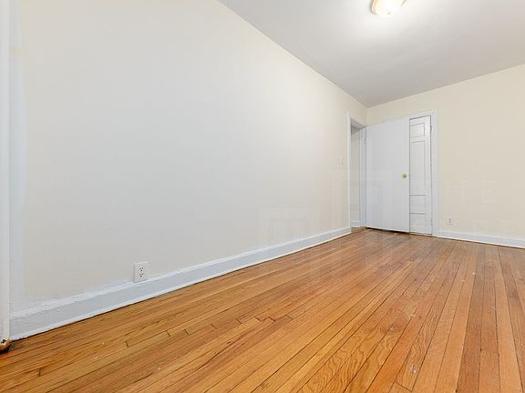 5th image of 30 Columbia Pl #A0