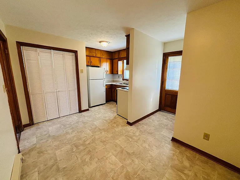 2 Bedroom, 1 Bath Apartment — Photo 8