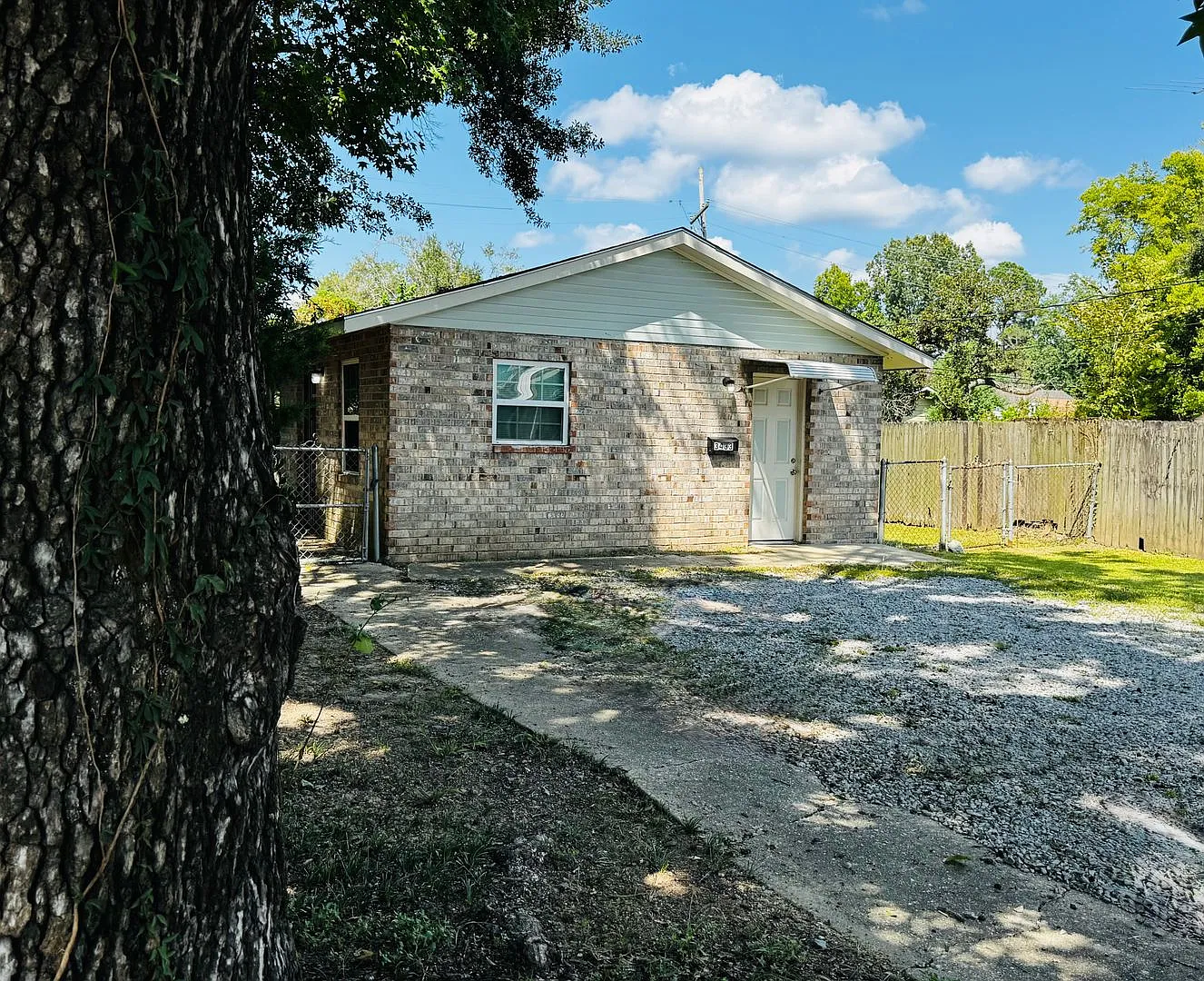 3433 Hollywood Street (3 Bed/1 Bath) — Photo 2
