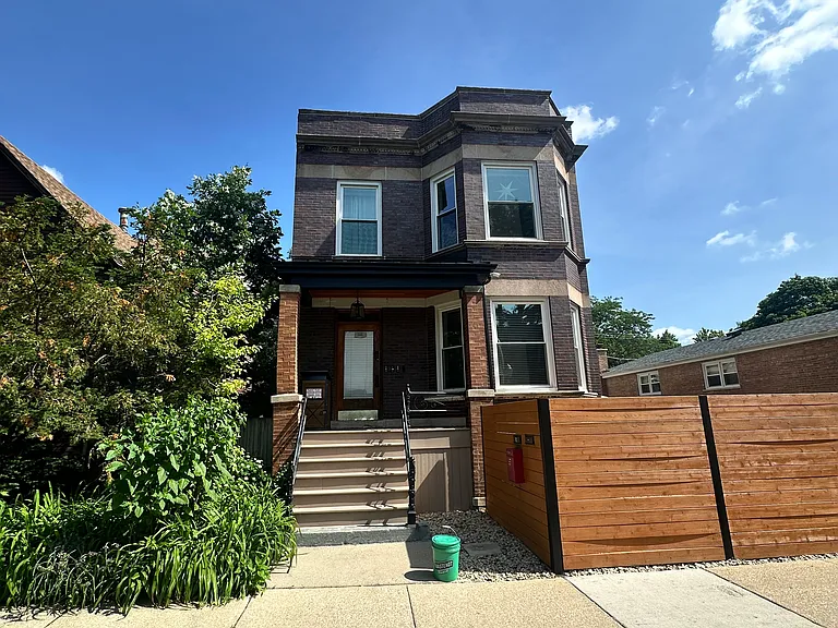 2908 W Fletcher St #1 — Photo 1