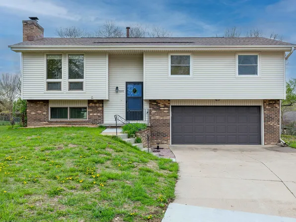 9357 Pratt Cir, Omaha, NE 68134