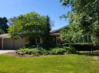 1475 Riverdale Dr, Oconomowoc, WI 53066