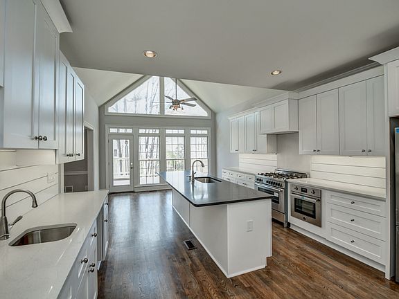 3rd image of 3937 Glencrest Ct NE