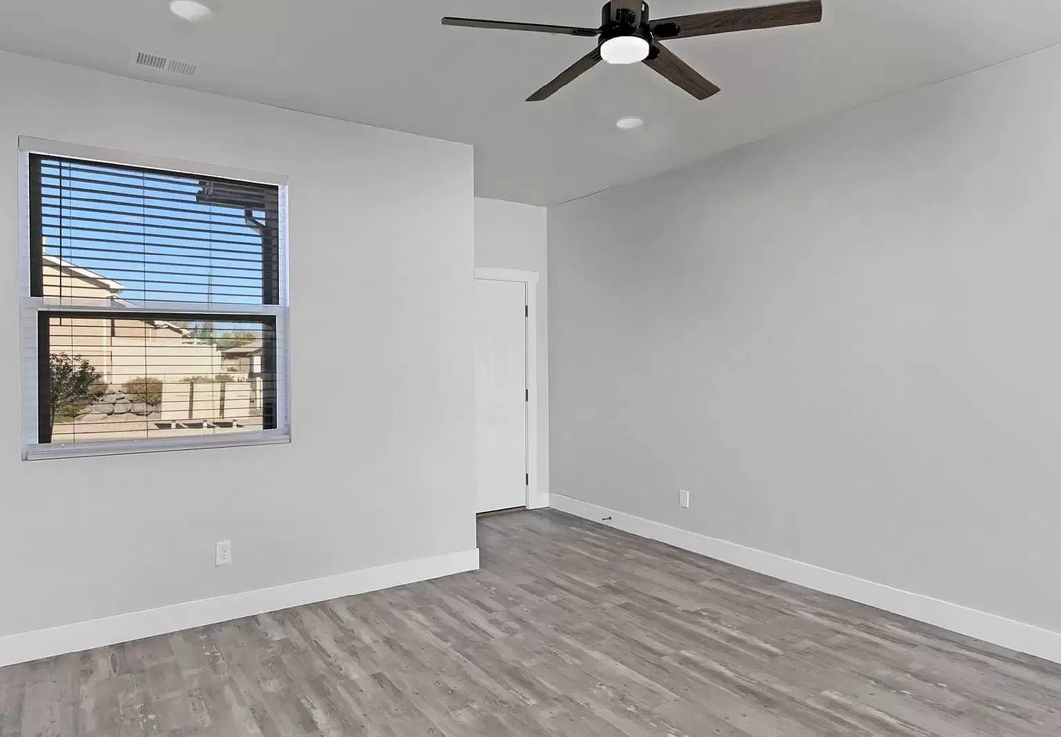 3 bed, 1390 sqft, $2,300 — Photo 4