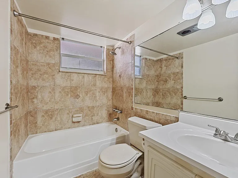 719 Lori Dr #204 — Photo 14