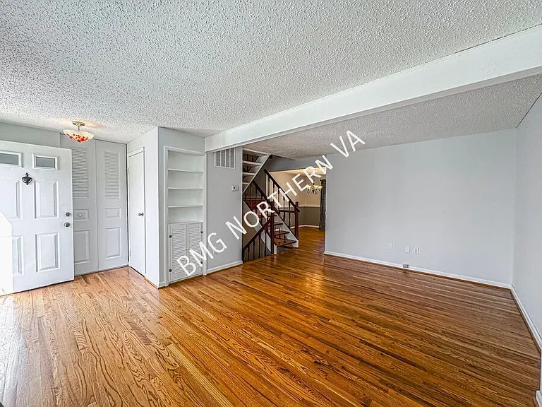 8627 Spring Creek Ct — Photo 4