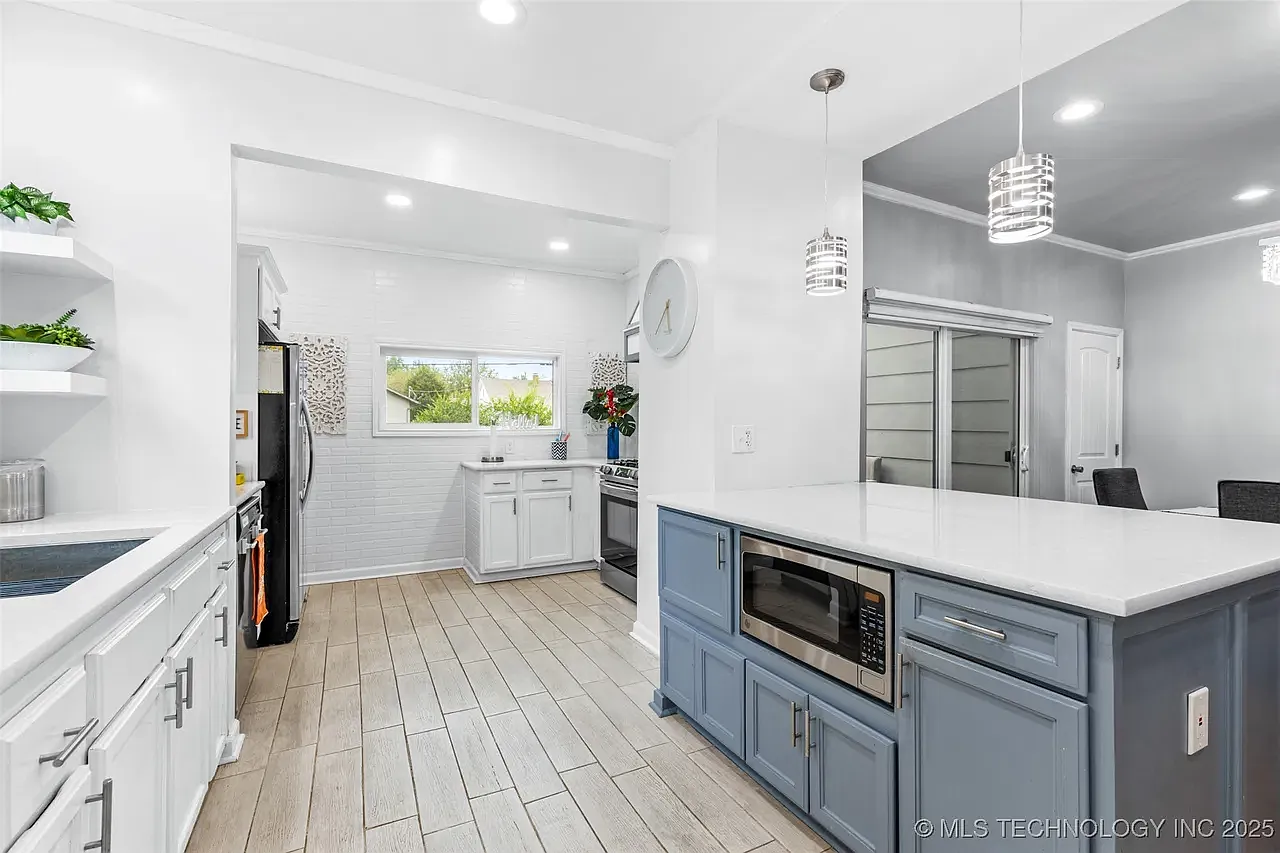 2 bed, 1.5 bath, 1600 sqft, $1,550 — Photo 3