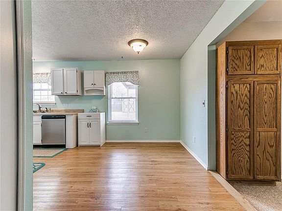 5th image of 605 N Ramblin Oaks Dr