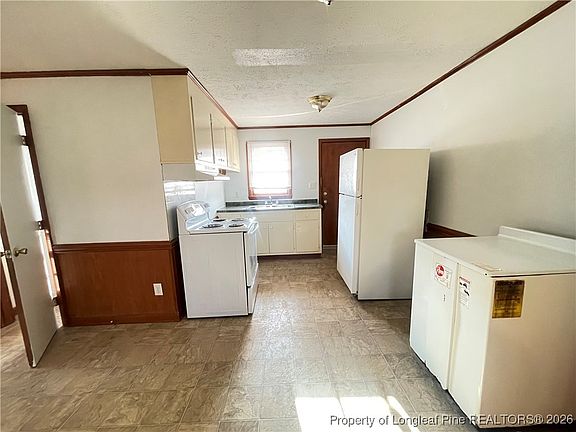 4th image of 1725 Cumberland Dr