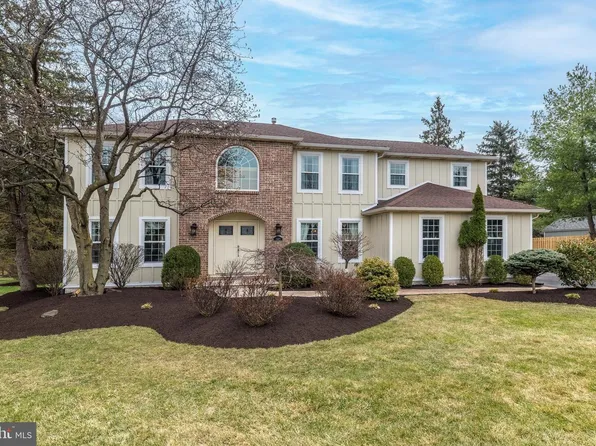 102 Oval Ln, North Wales, PA 19454