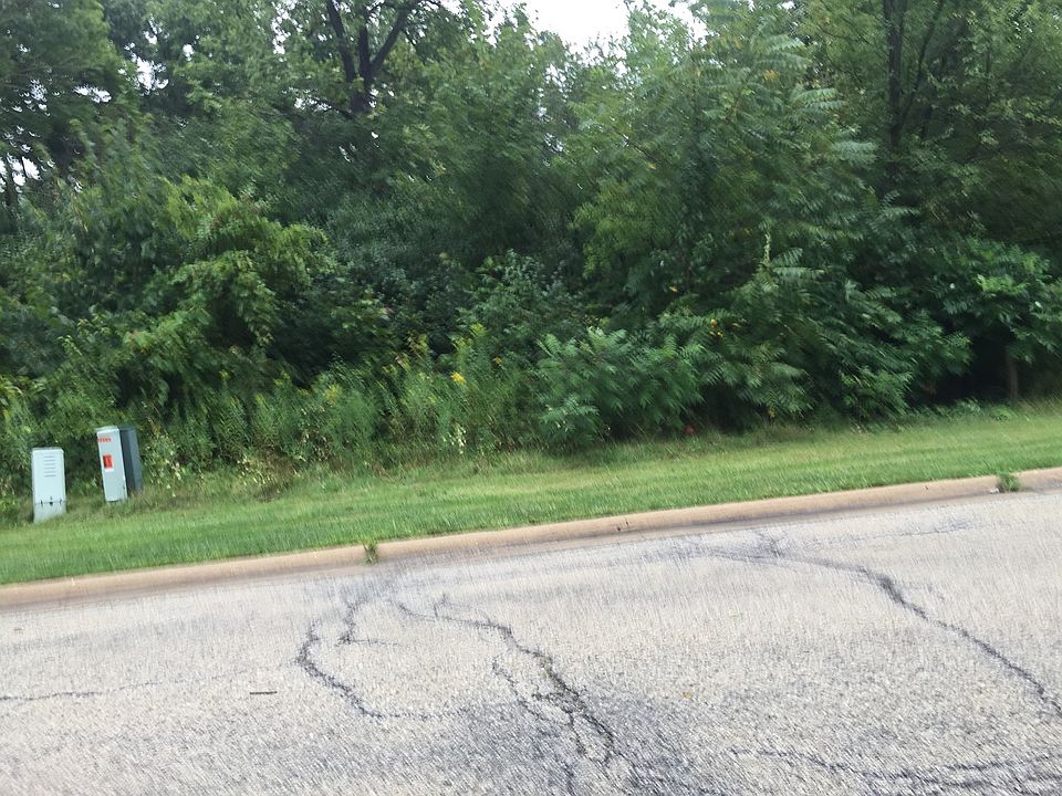 1st image of 30465 N Woodridge Ct