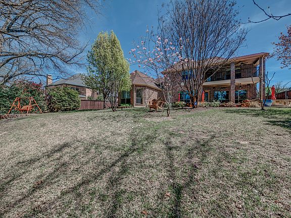 4th image of 1800 Surrey Ln