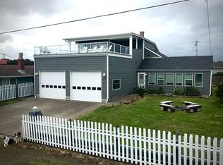 945 SW Mark St, Newport, OR 97365