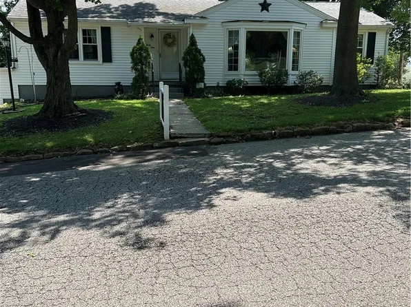 41 8th St NE, Barberton, OH 44203