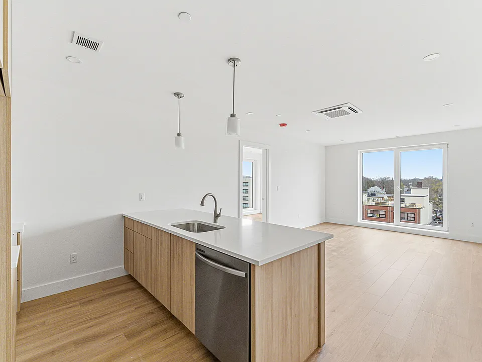 1035 Commonwealth Ave #602