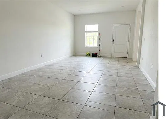 3 bed, 1200 sqft, $1,600 — Photo 4