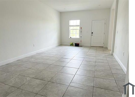 4th image of 16170 SW 33rd Avenue Rd #1