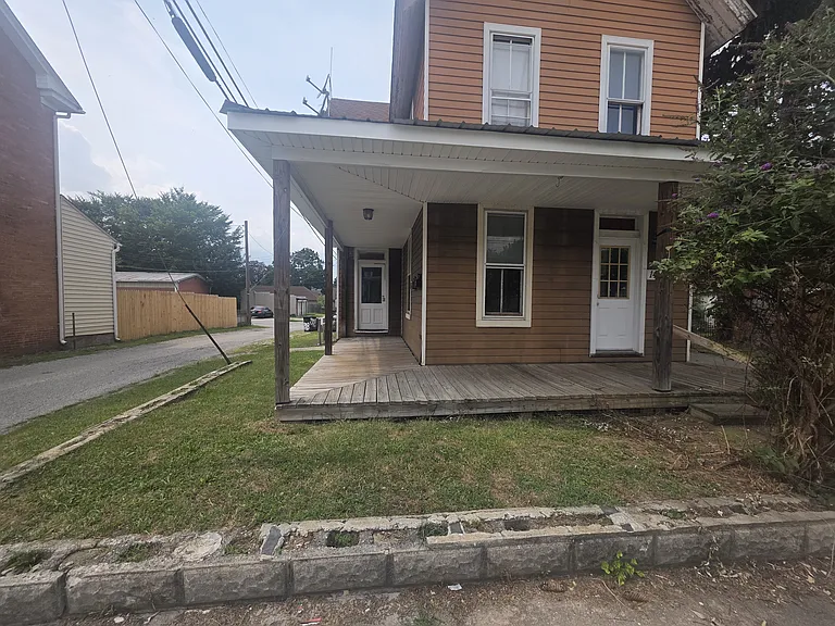 14 Pleasant St #1 — Photo 4