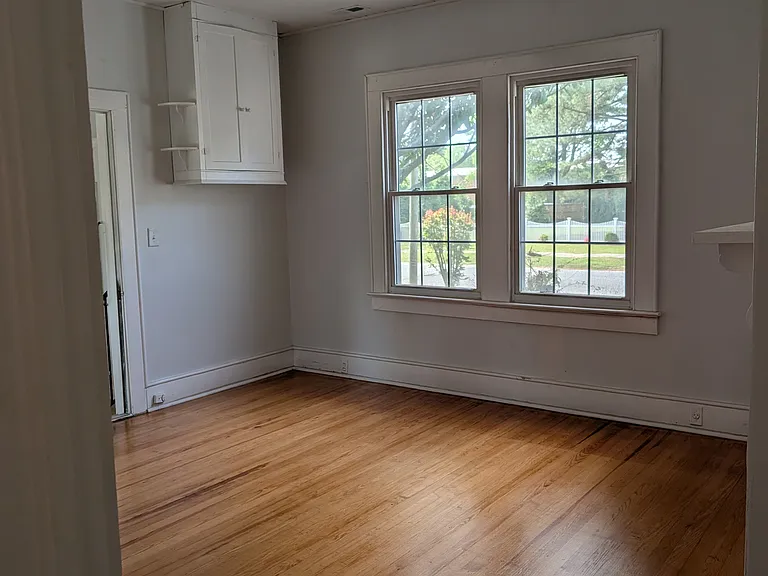 126 W Pollock St — Photo 3