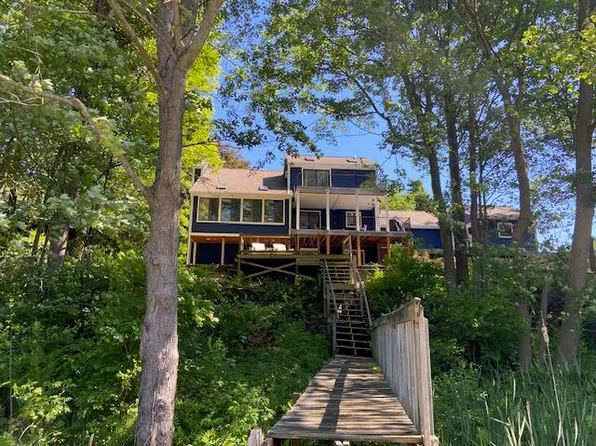 16334 Highland Dr, Spring Lake, MI 49456