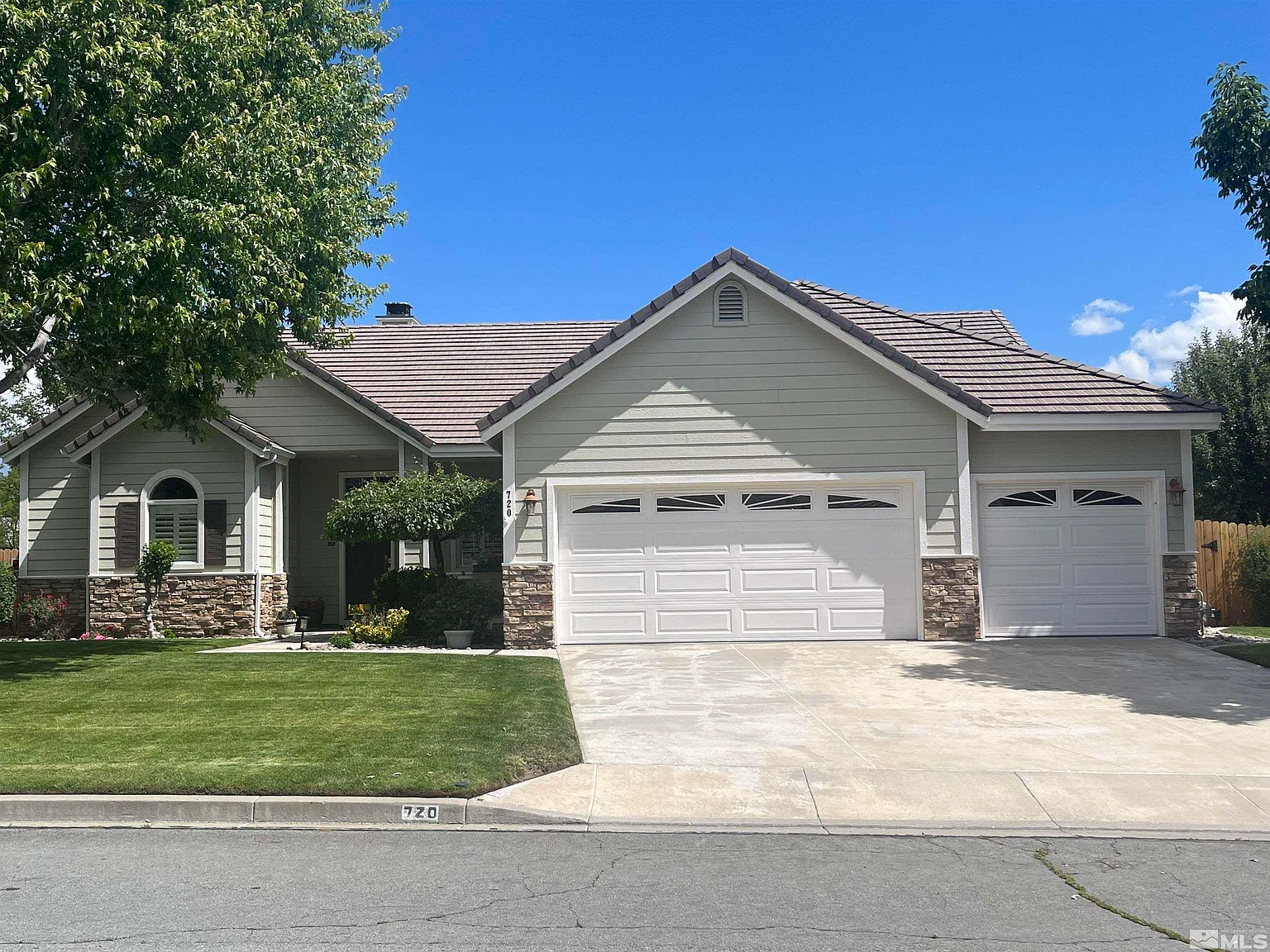 720 Norfolk Dr photo 1
