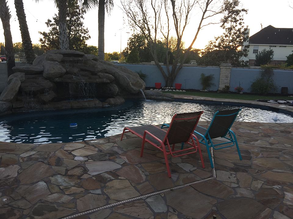 2nd image of 2867 Everett Dr