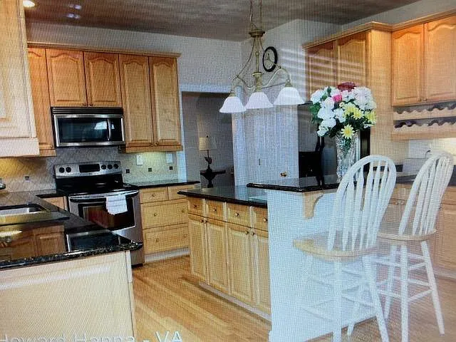 521 Vespasian Cir — Photo 10