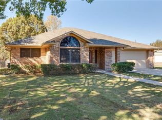 604 Mockingbird Dr, Bonham, TX 75418