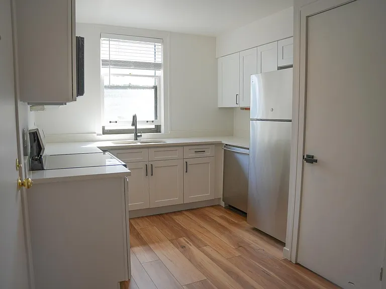 960 N Sherman St #2E — Photo 5