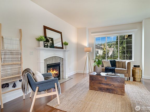 4th image of 19321 205th Street E