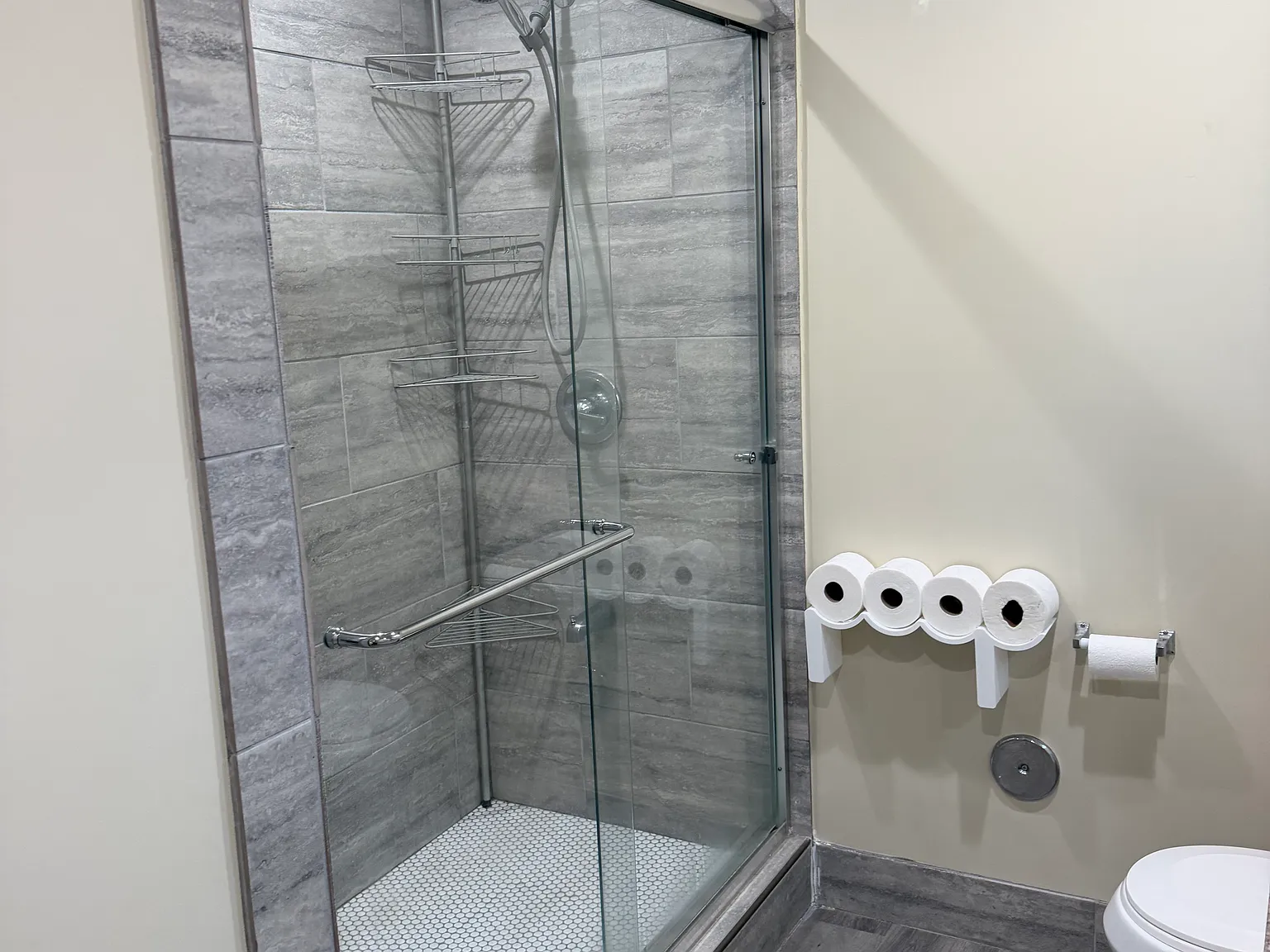 2 bed, 1000 sqft, $3,200 — Photo 2