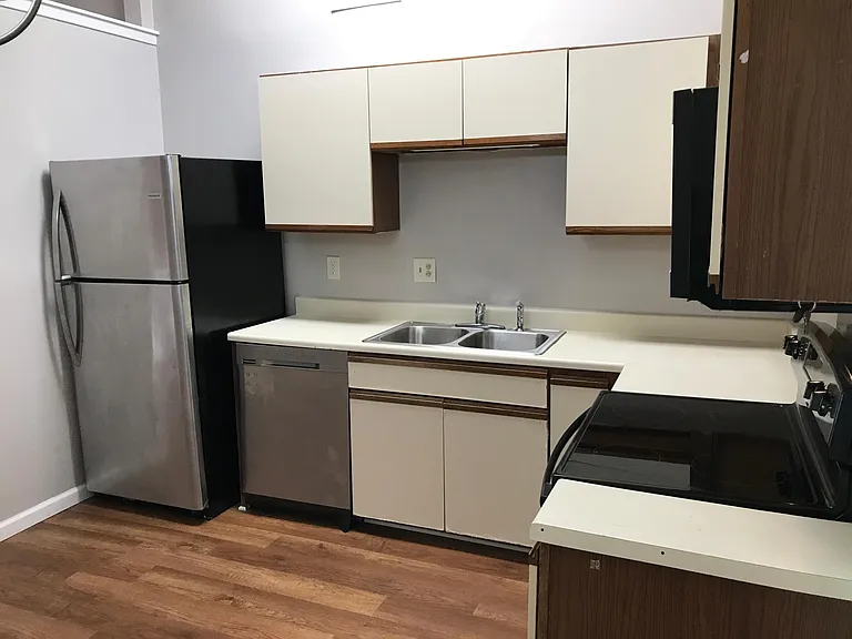 1015 E Yager Ln #87 — Photo 6