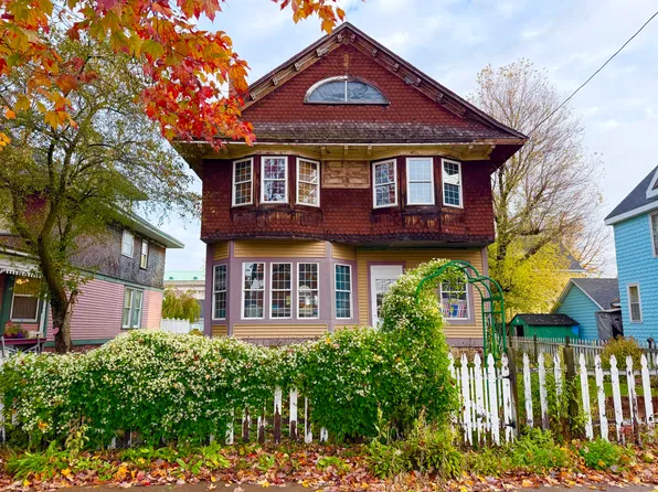 323 Maple St, Sault Sainte Marie, MI 49783