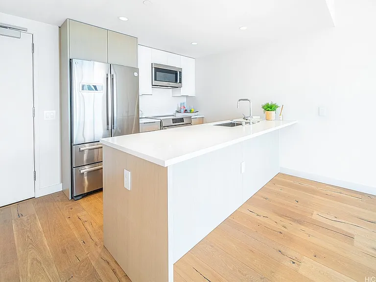 1001 Queen St #1708 — Photo 1